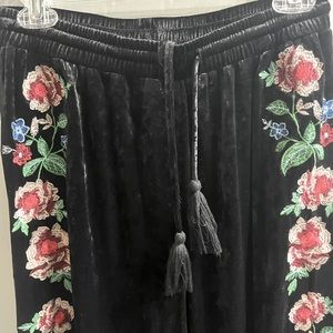 Black velvet palazzo pant🖤